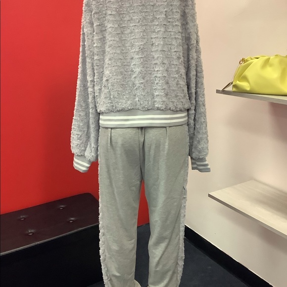 2 Piece Plus Faux Fur Jogger Set. Actual Product Pics in Post! - Picture 6 of 12